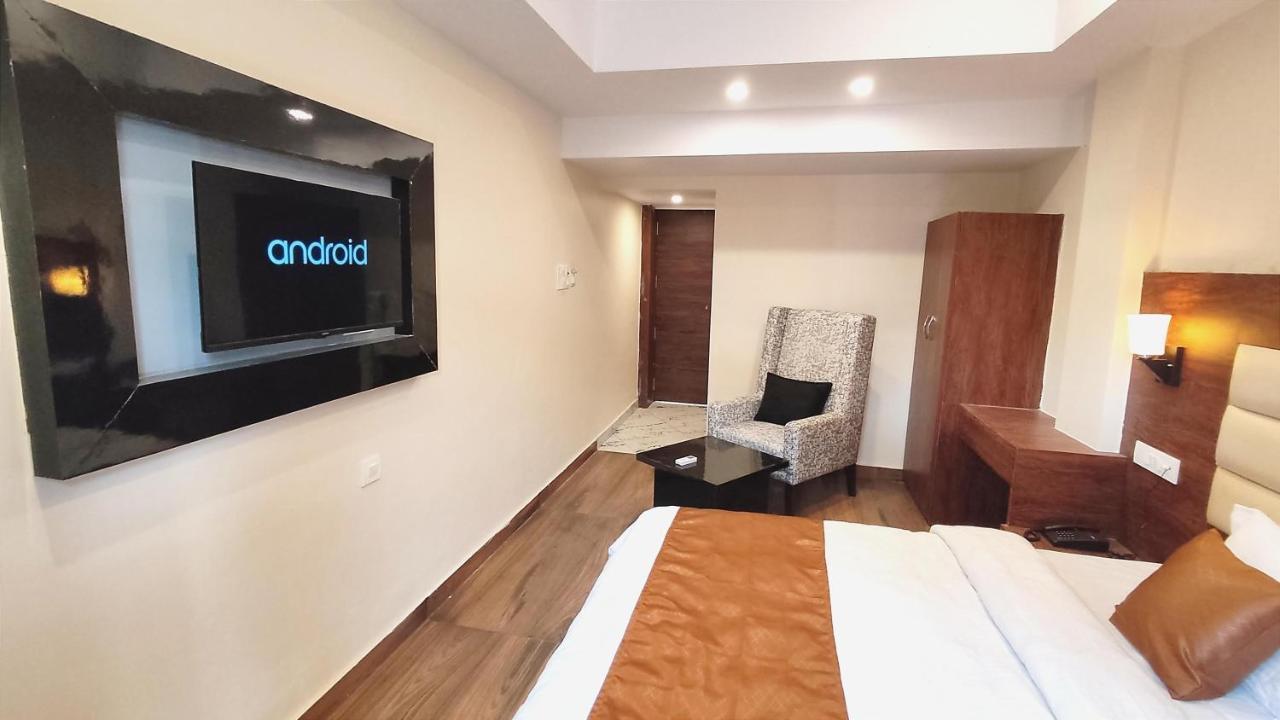 Hotel Blueark Лакхнау Экстерьер фото