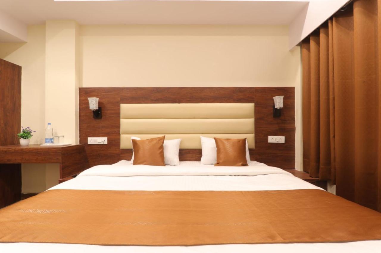 Hotel Blueark Лакхнау Экстерьер фото