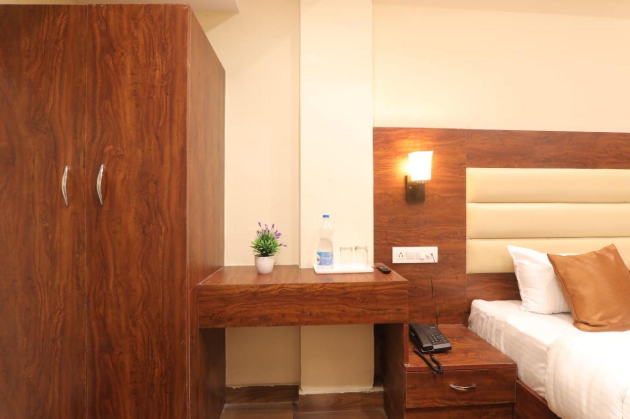 Hotel Blueark Лакхнау Экстерьер фото